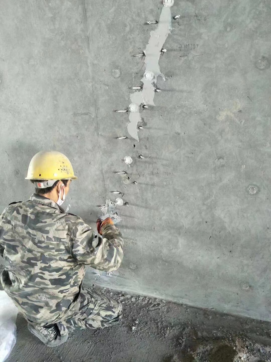 莆田混凝土楼板裂缝加固施工的方案